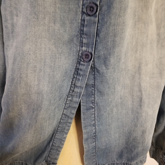 Cloth and Stone Back Buttons Chambray Top Sz Small Women's - Picture 5 of 7